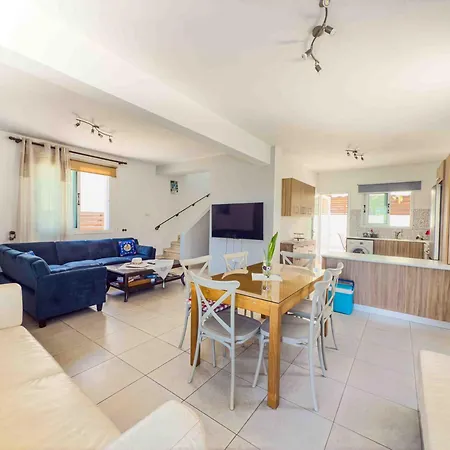 Rena - 3br Retreat Near Kalamies 빌라 파라림니