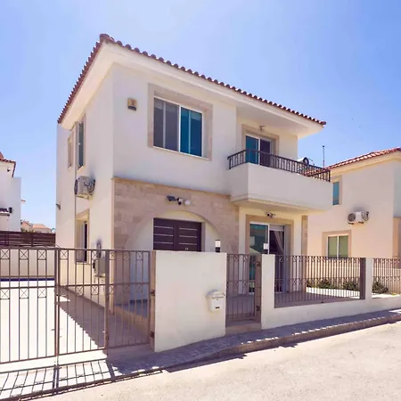 Rena - 3br Retreat Near Kalamies Paralimni