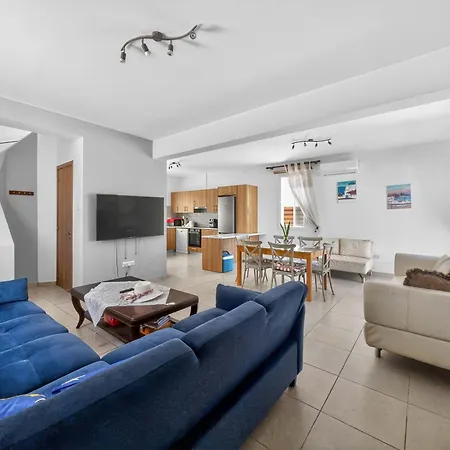 Rena - 3br Retreat Near Kalamies * Paralimni