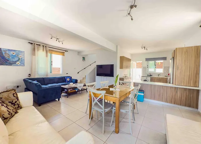 Willa Rena - 3br Retreat Near Kalamies *