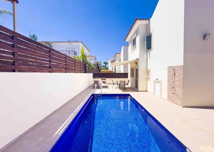 Willa Rena - 3br Retreat Near Kalamies Paralimni