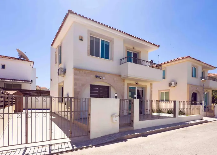 Rena - 3br Retreat Near Kalamies Paralimni