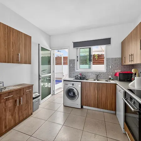Rena - 3br Retreat Near Kalamies Villa *